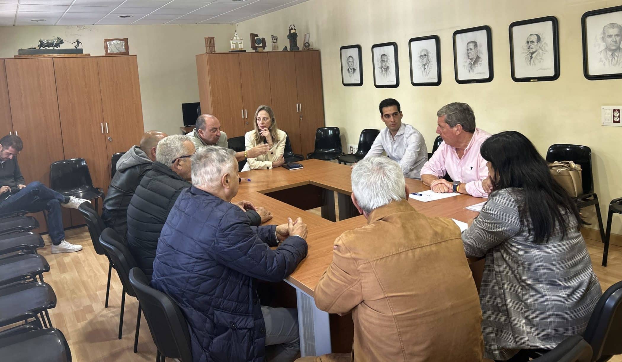 Reunión con representantes del sector agrícola y ganadero_entre ellos_de la Cooperativa La Candelaria
