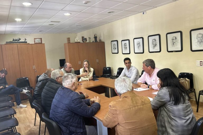 Reunión con representantes del sector agrícola y ganadero_entre ellos_de la Cooperativa La Candelaria