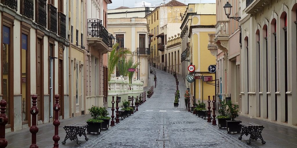 calle comercial de la Villa, calle Carrera Escultor Estévez