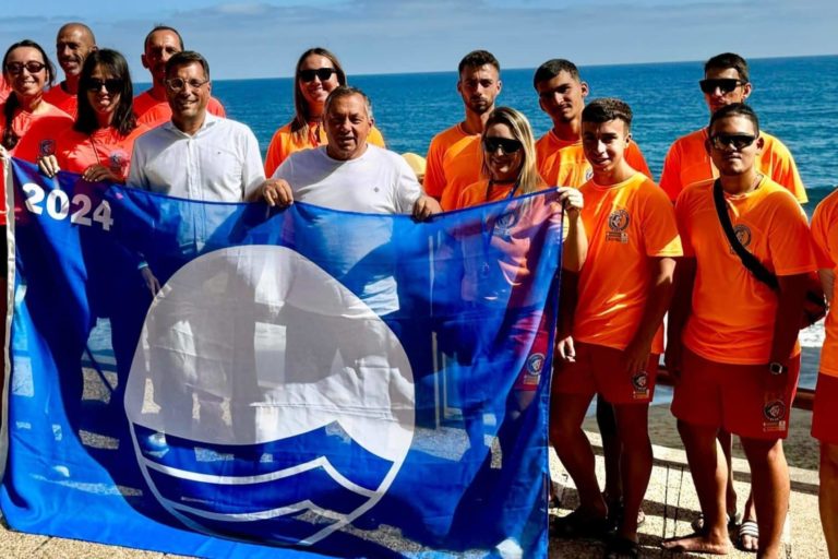 170724 Izado Bandera Azul Playa El Socorro 2024 (6)