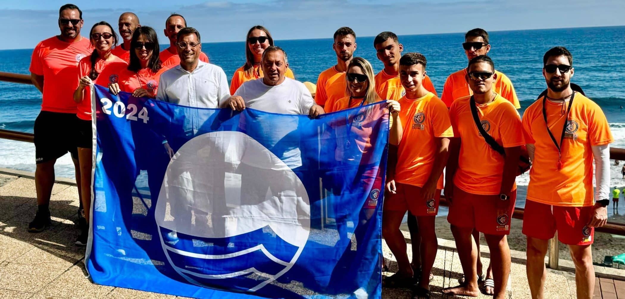 170724 Izado Bandera Azul Playa El Socorro 2024 (6)
