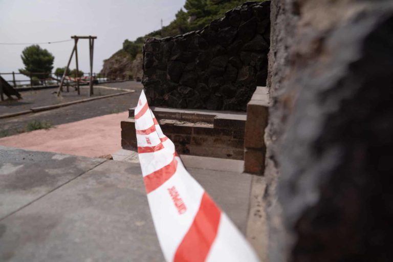 250724 Fogones de área recreativa precintados ante el nivel de alerta 1 por riesgo de incendios en La Gomera