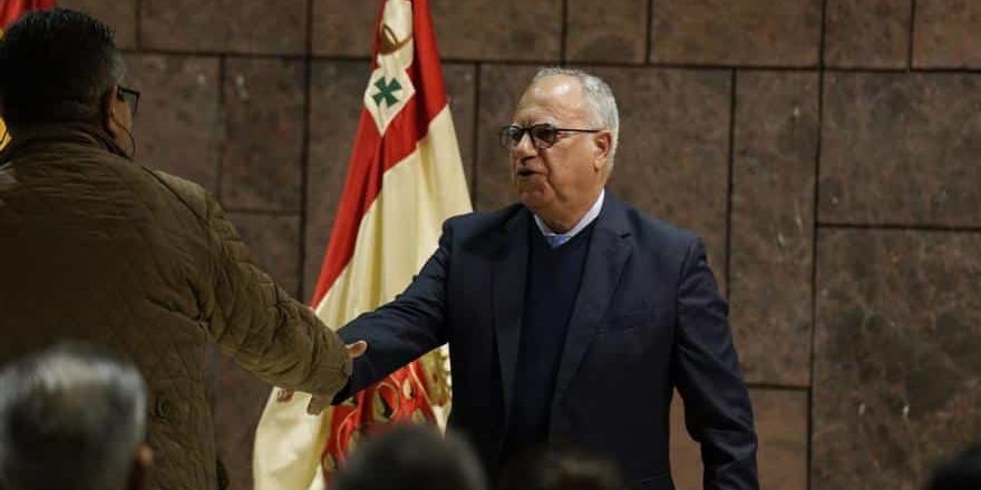250724-casimiro-curbelo-durante-un-acto-con-colectivos-de-la-isla-de-la-gomera