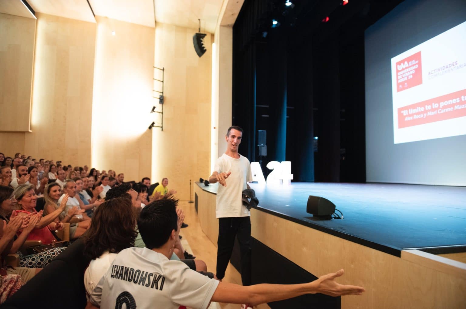Alex Roca y Mari Carme Maza inspiran en Adeje con su historia de ...