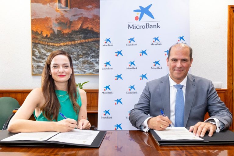 Convenio MicroBank y Ayuntamiento de Arona 1