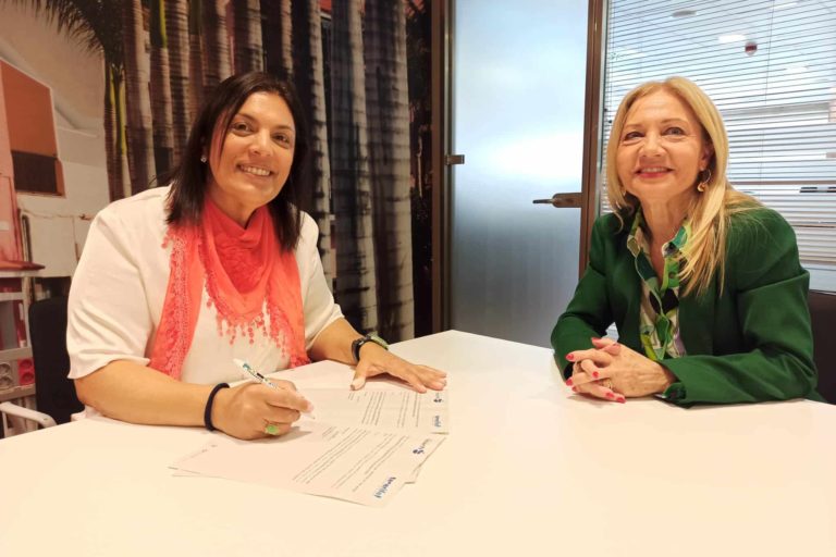Dimple Melwani y Antonia Varela