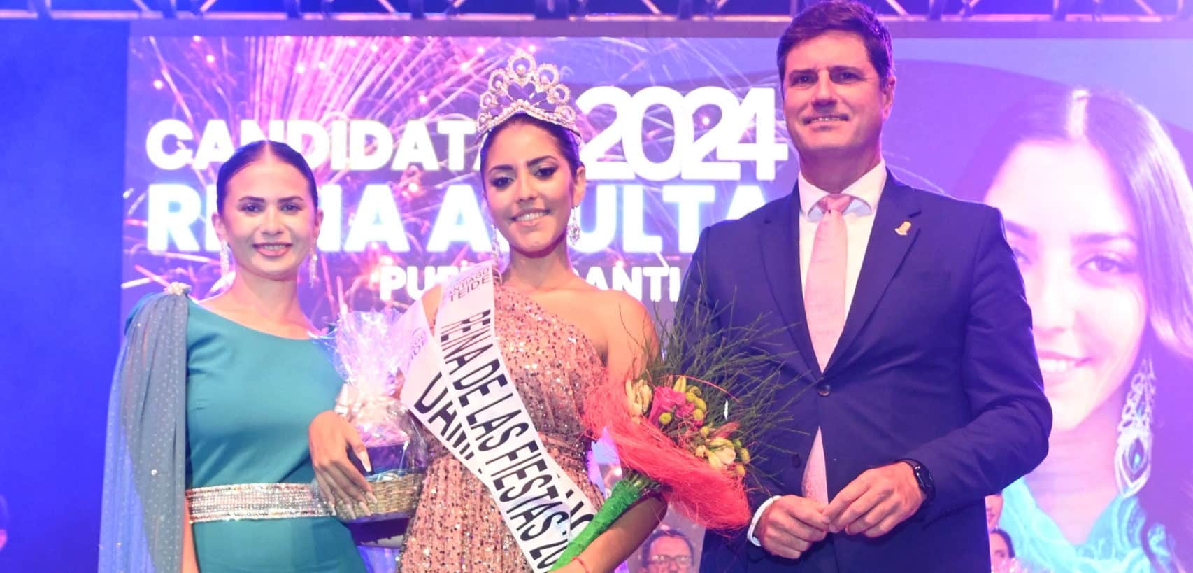 El alcalde junto a la nueva reina adulta y antecesora