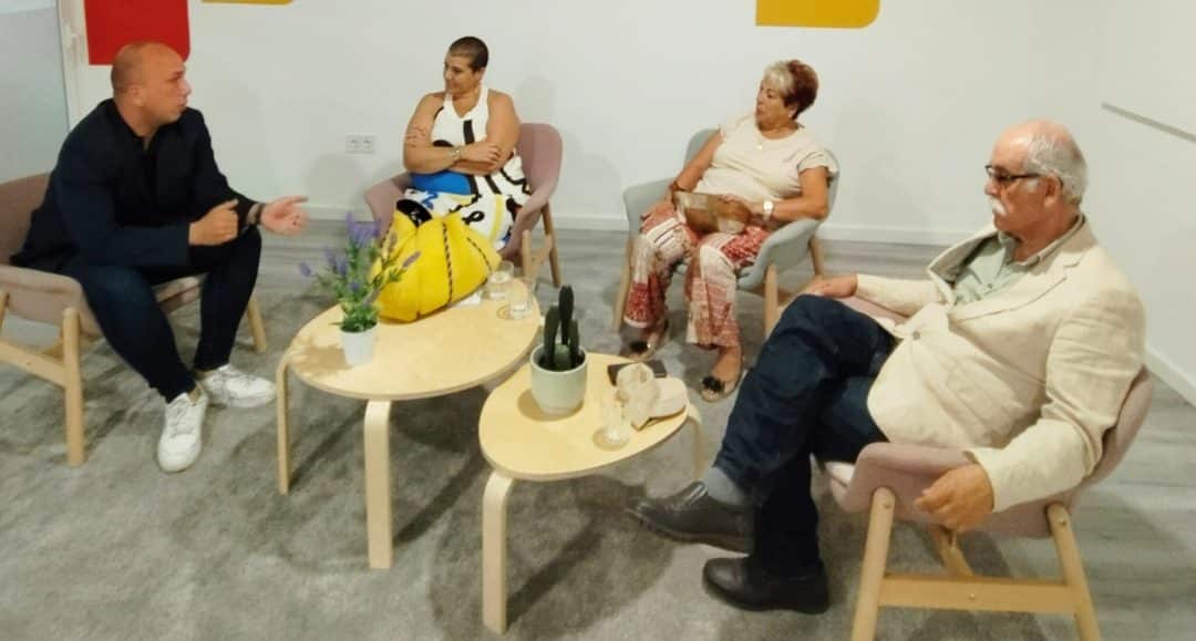 Emma Colao con los familiares