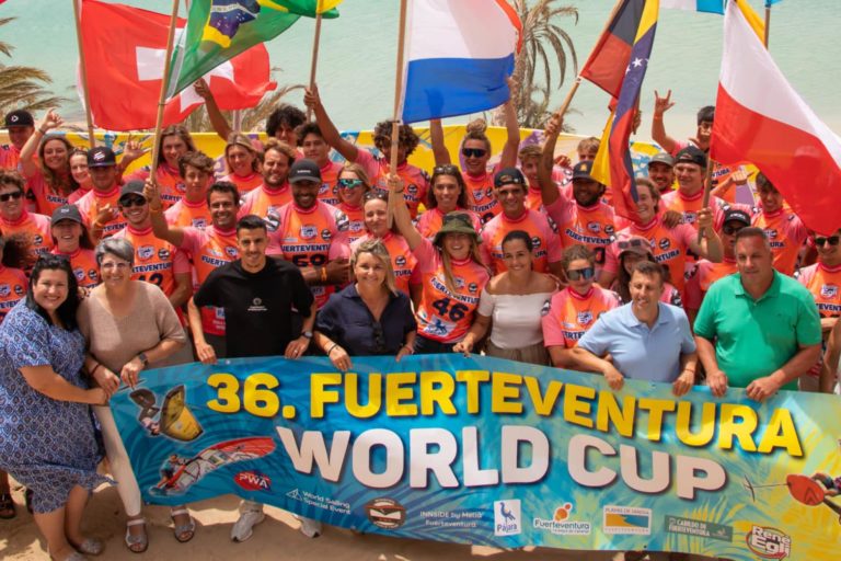 FOTO GRUPAL – PRIMERA JORNADA MUNDIAL WINGFOIL 1