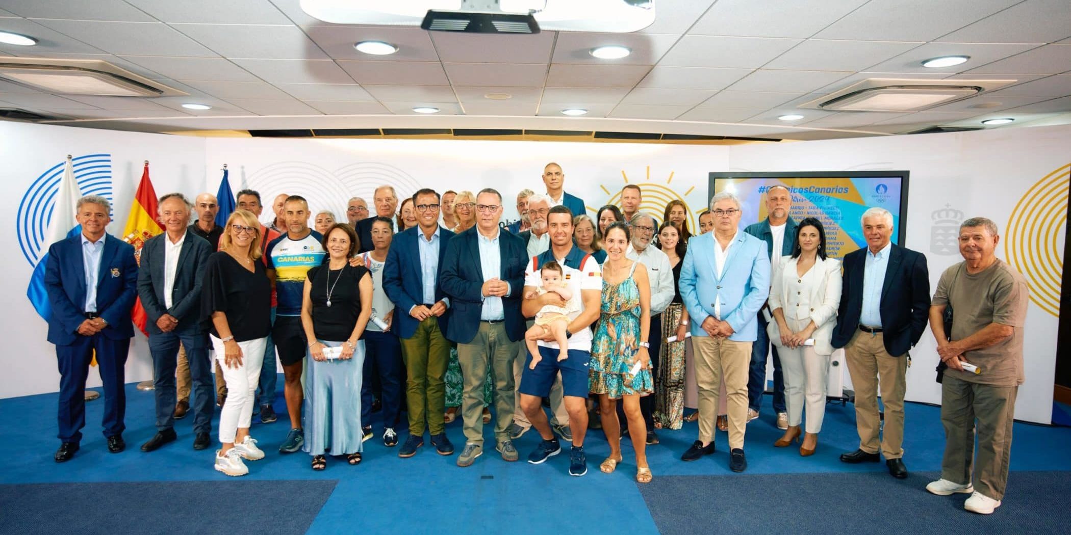 FOTO. Canarias reconoce a sus veinticinco representantes en París 2024 (1 (5)