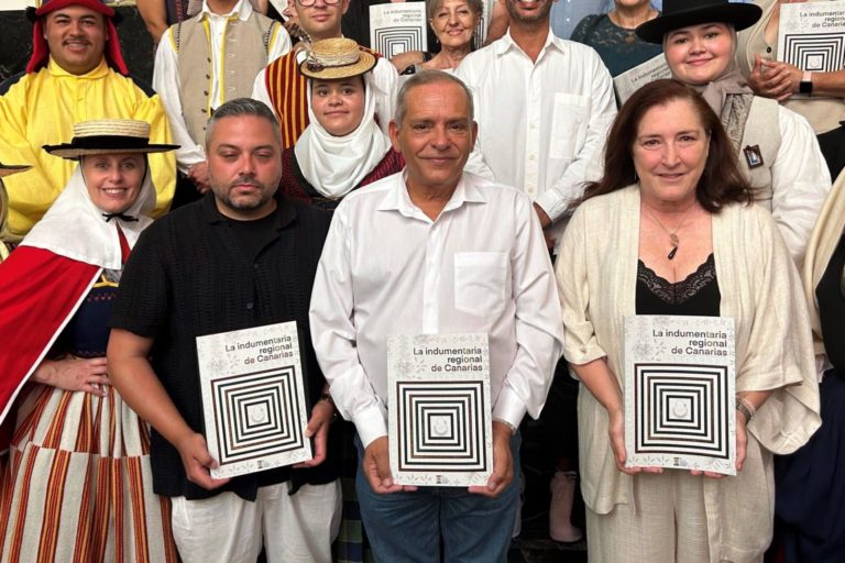 LIBRO INDUMENTARIA 001