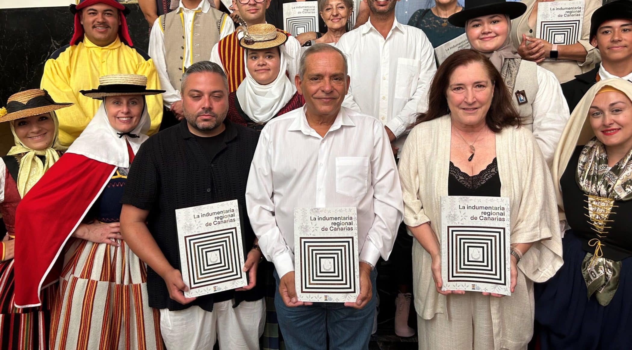 LIBRO INDUMENTARIA 001