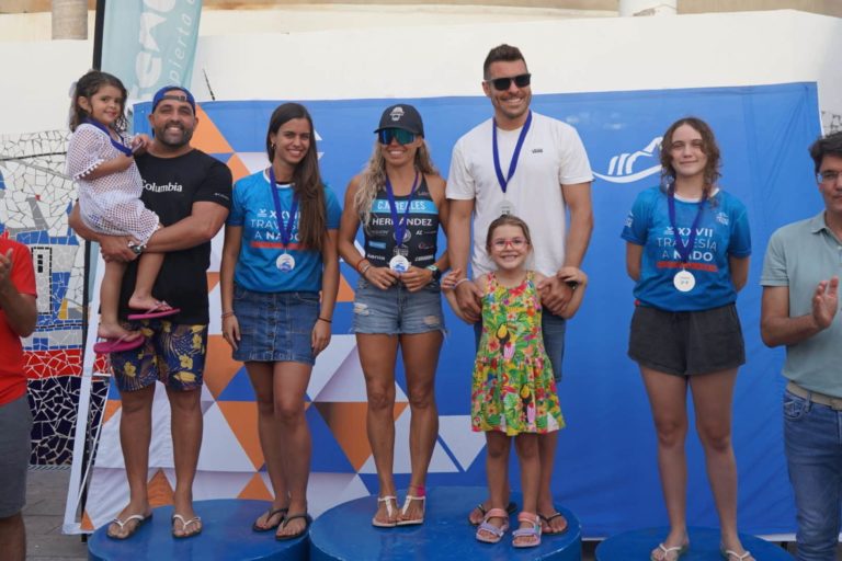 Podium masculino y femenino general