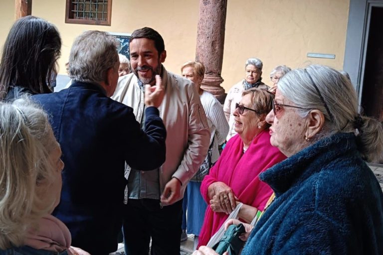 Rubens Ascanio con vecinos
