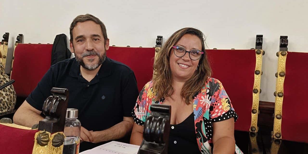 Rubens Ascanio e Idaira Afonso en el pleno del Ayuntamiento