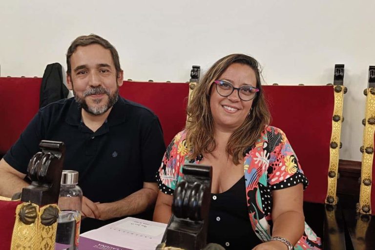 Rubens Ascanio e Idaira Afonso en el pleno del Ayuntamiento