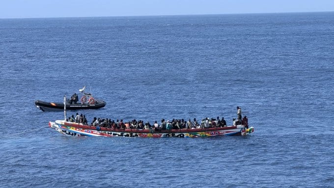 121 migrantes llegan al hierro1 28-8-24