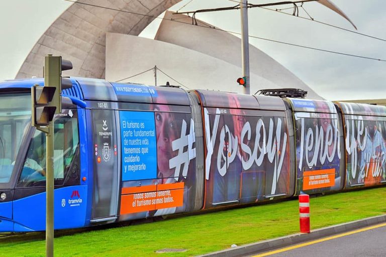 240812 Tranvía a su paso por Santa Cruz de Tenerife