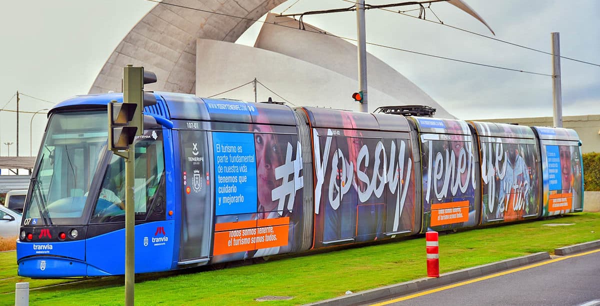 240812 Tranvía a su paso por Santa Cruz de Tenerife