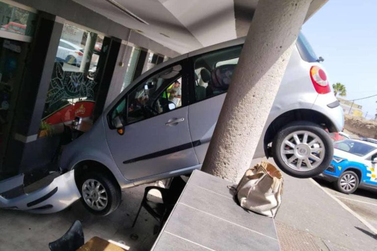 COCHE ESTRELLADO EN EL SUR2 9-8-24