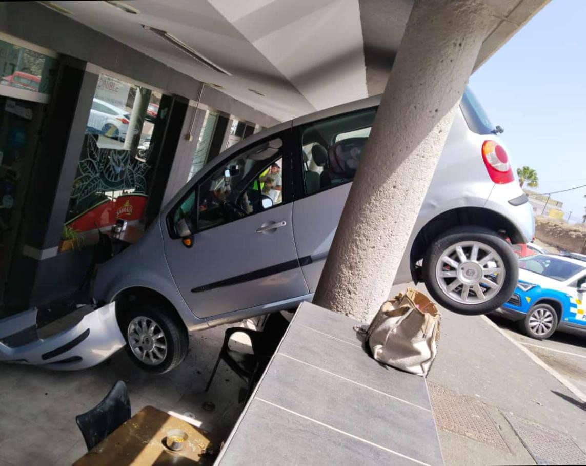 COCHE ESTRELLADO EN EL SUR2 9-8-24