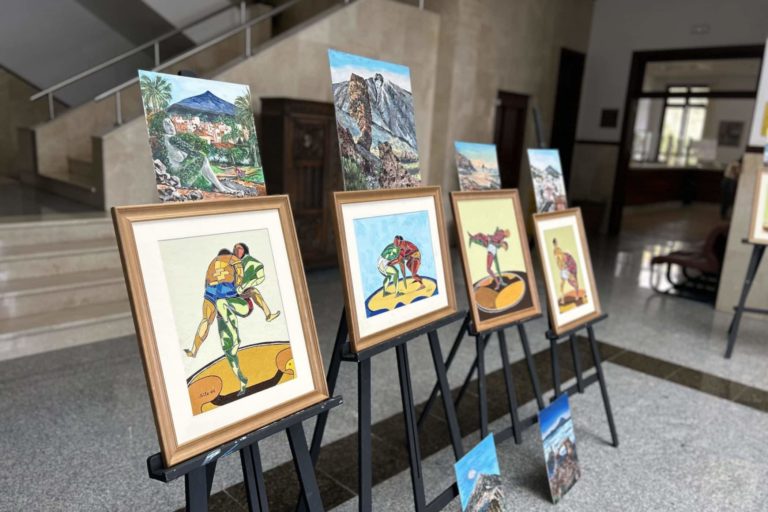 Exposición de Marcial Betancort en el hall del Ayuntamiento de Santa Úrsula