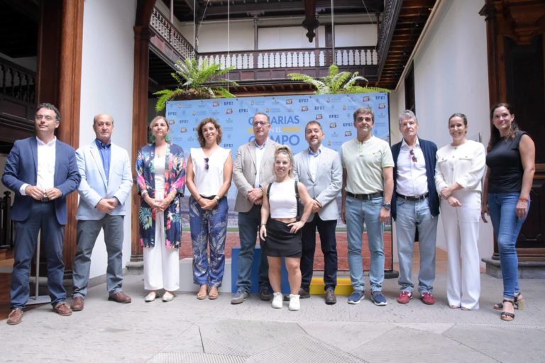 Foto. Imagen de archivo de la inauguración de la muestra en Santa Cruz de Tenerife (4)