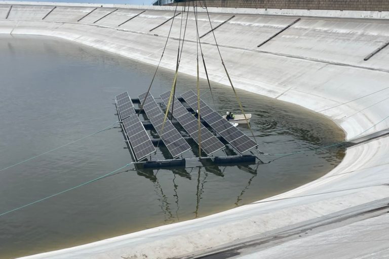Placas fotovoltaicas flotantes
