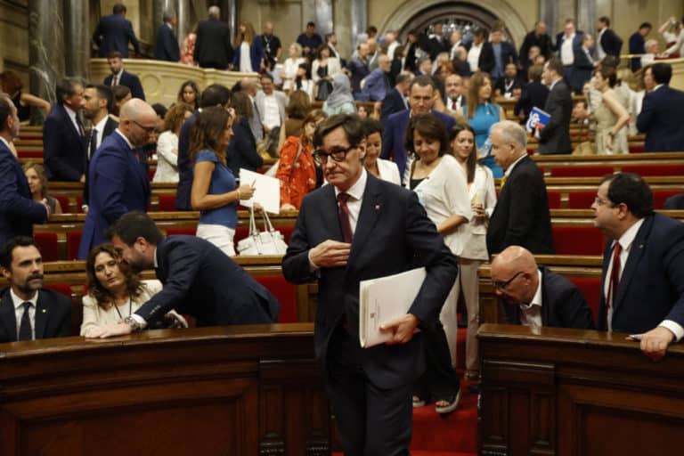 Pleno en el Parlament de Cataluña para investir a Salvador Illa presidente de la Generalitat