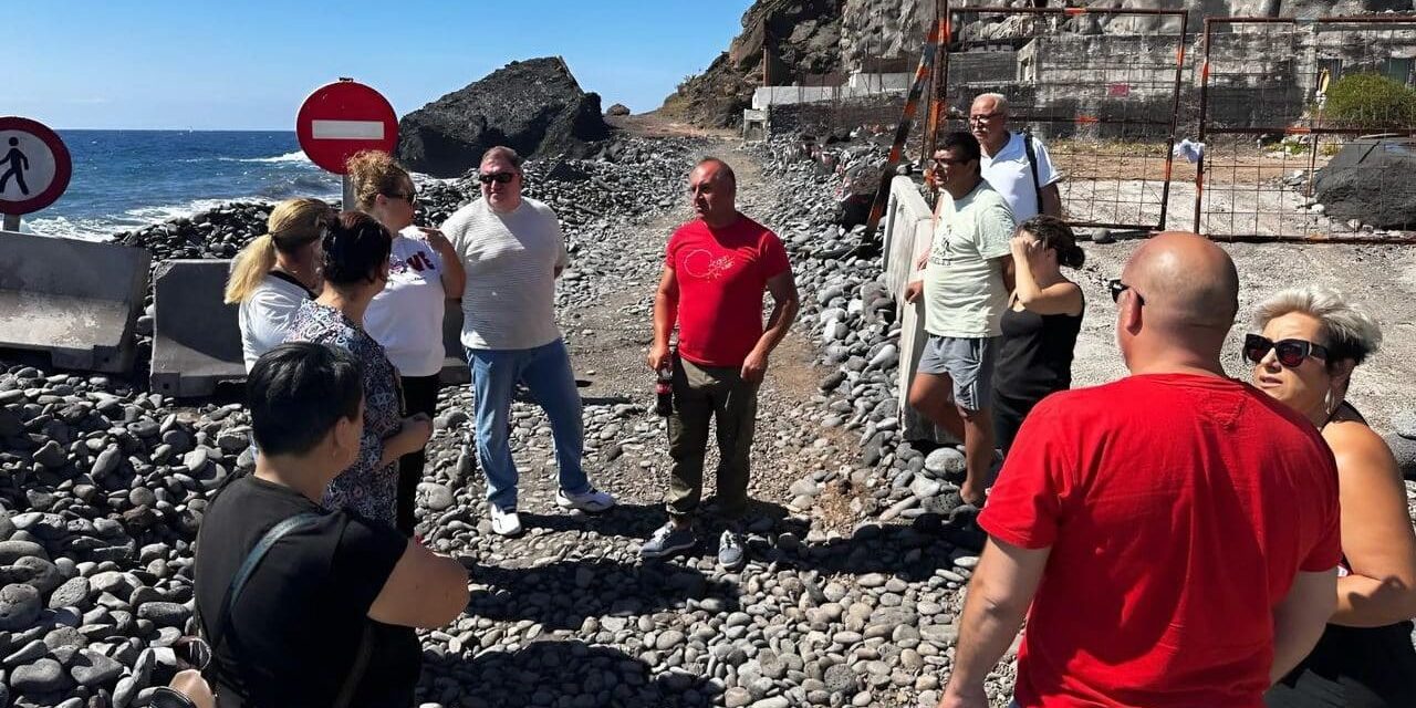 reunión de PP con vecinos afectados, en Las Bajas (1)