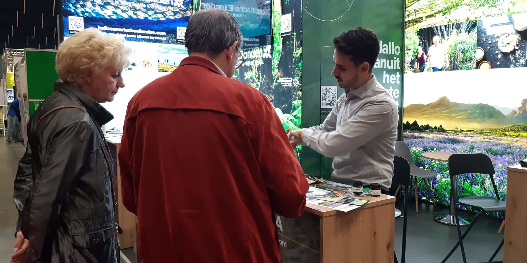 160924 Informador turístico de La Gomera en la feria Beleef de Países Bajos