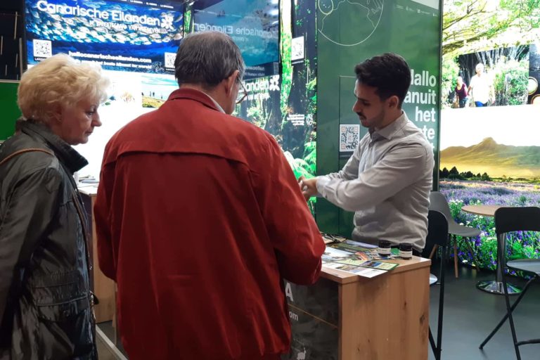 160924 Informador turístico de La Gomera en la feria Beleef de Países Bajos