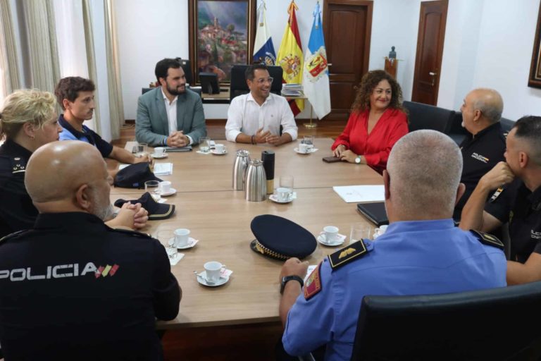 250924 Reuni�n seguridad polic�as locales Realejos y Puerto de la Cruz y Polic�a Nacional 01