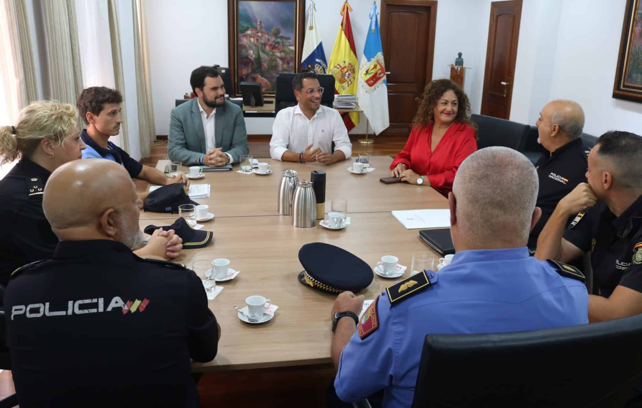 250924 Reuni�n seguridad polic�as locales Realejos y Puerto de la Cruz y Polic�a Nacional 01