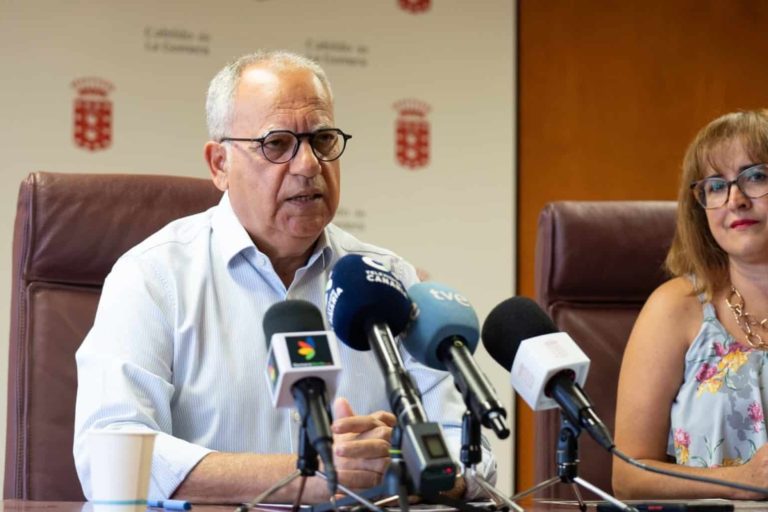250924-casimiro-curbelo-presidente-del-cabildo-y-rosa-elena-garcia-consejera (1)