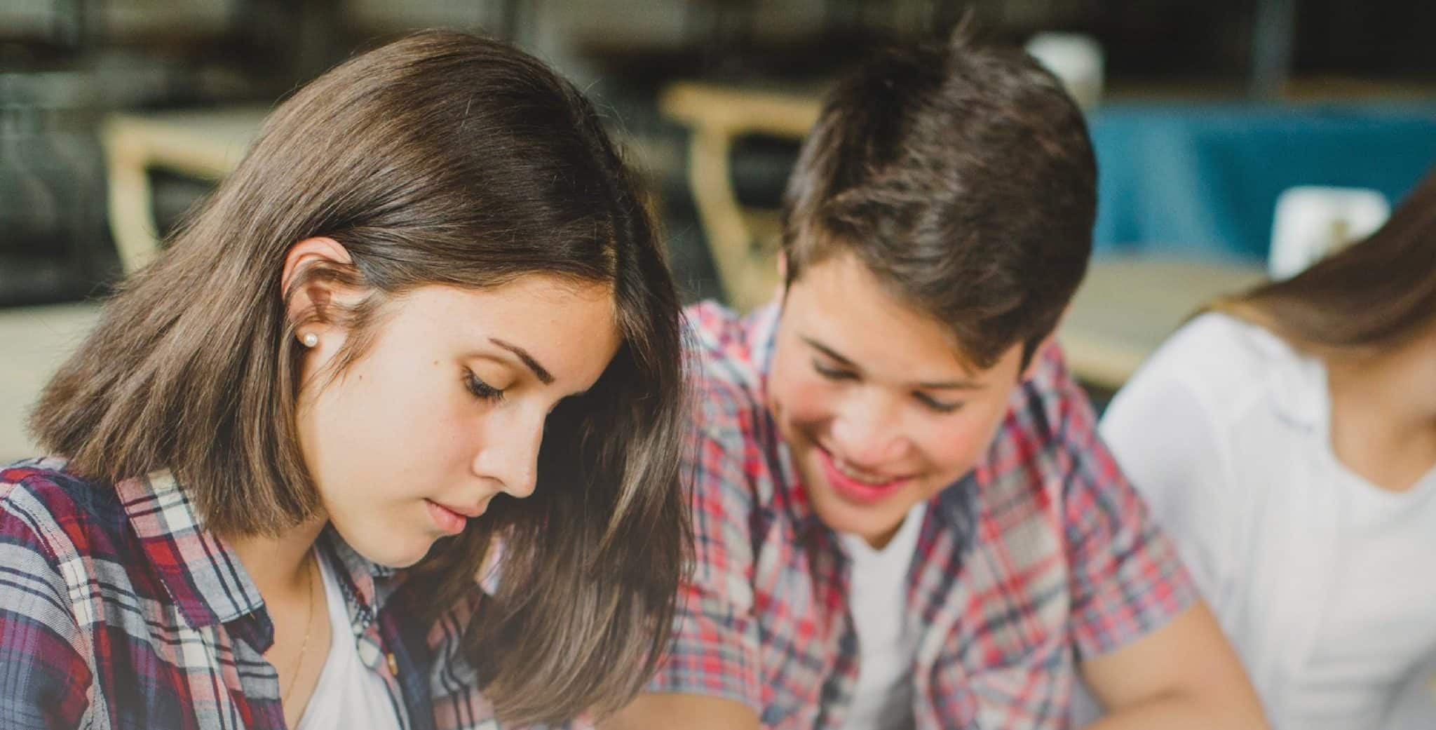Cartel línea de subvención ayudas al estudio