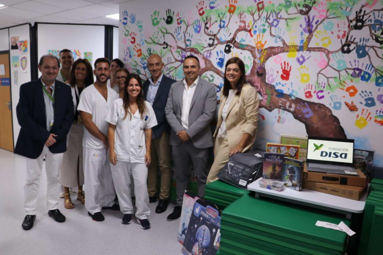 Donación Fundación DISA foto de familia2