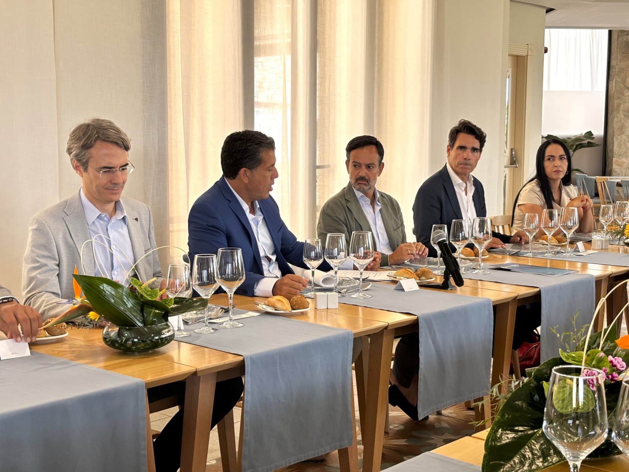El vicepresidente del Cabildo de Tenerife, Lope Afonso, asiste a la reunión de la Junta Directiva del CEST