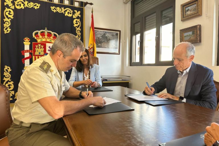 FIRMA CONVENIO DEFENSA (3)