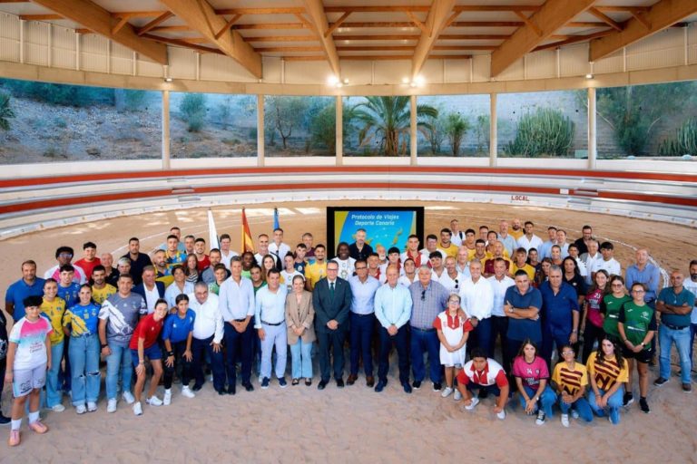 FOTO. Acto de firma de protocolo de viajes del Gobierno de Canarias con siete federaciones deportivas (1)