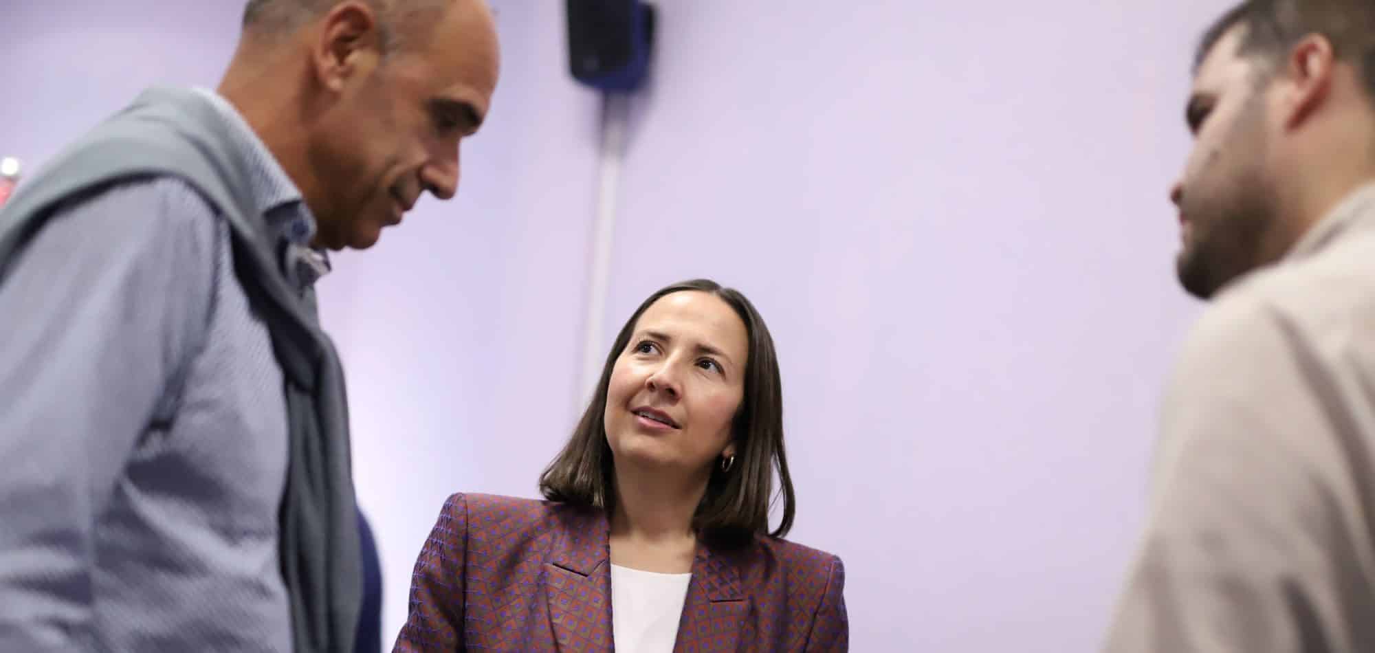 FOTO. Imagen de archivo. Lorena Hernández durante una reunión de la Comisión de Deportes y Juegos Autóctonos y Tradicionales