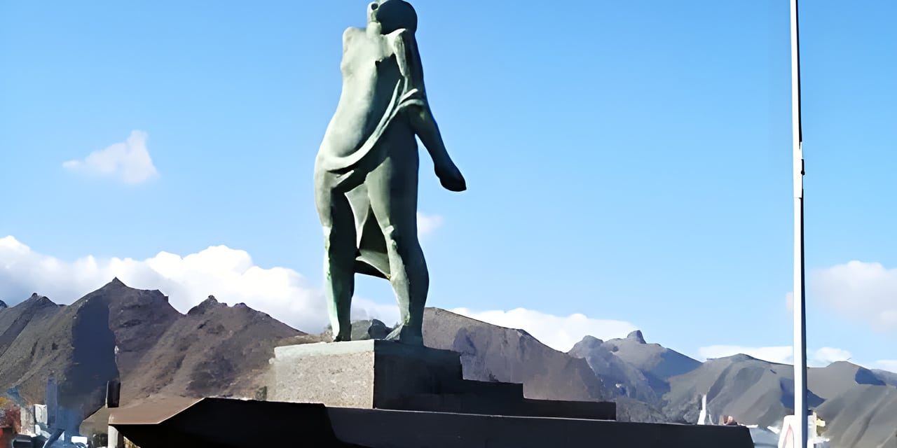 La escultura, cuando estaba en su emplazamiento original – copia_Easy-Resize.com