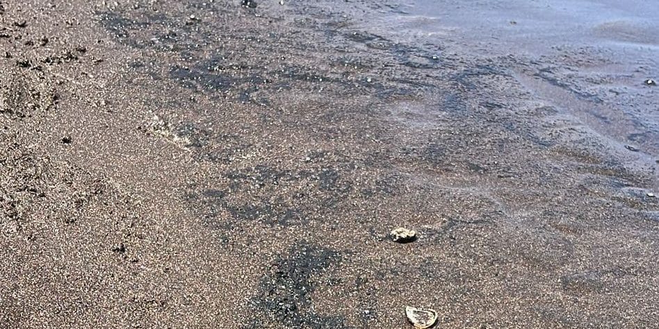 MANCHA DE COMBUSTIBLE EN UNA PLAYA DE GRAN CANARIA 10-9-24