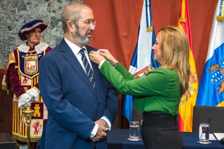 Medalla de Oro-Juan de la Cruz Rodríguez (15)
