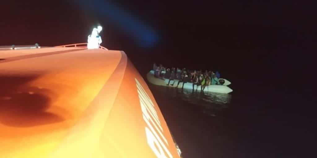 Sucesos.- Llegan otras cuatro embarcaciones con 217 migrantes irregulares a Tenerife y Lanzarote