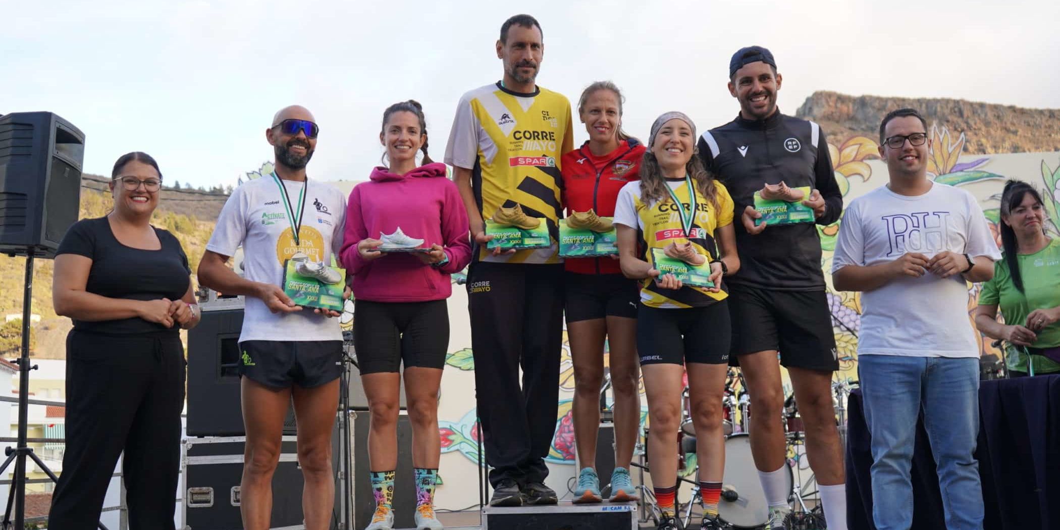 Pódium masculino y femenino general cross 2024