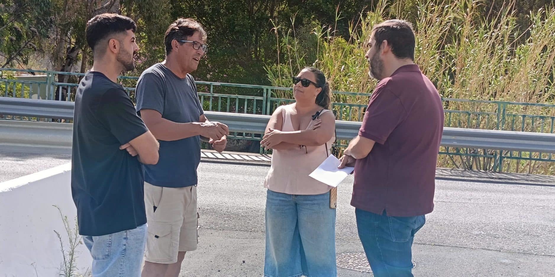 Rubens Ascanio e Idaira Afonso con vecinos en Valle Tabares
