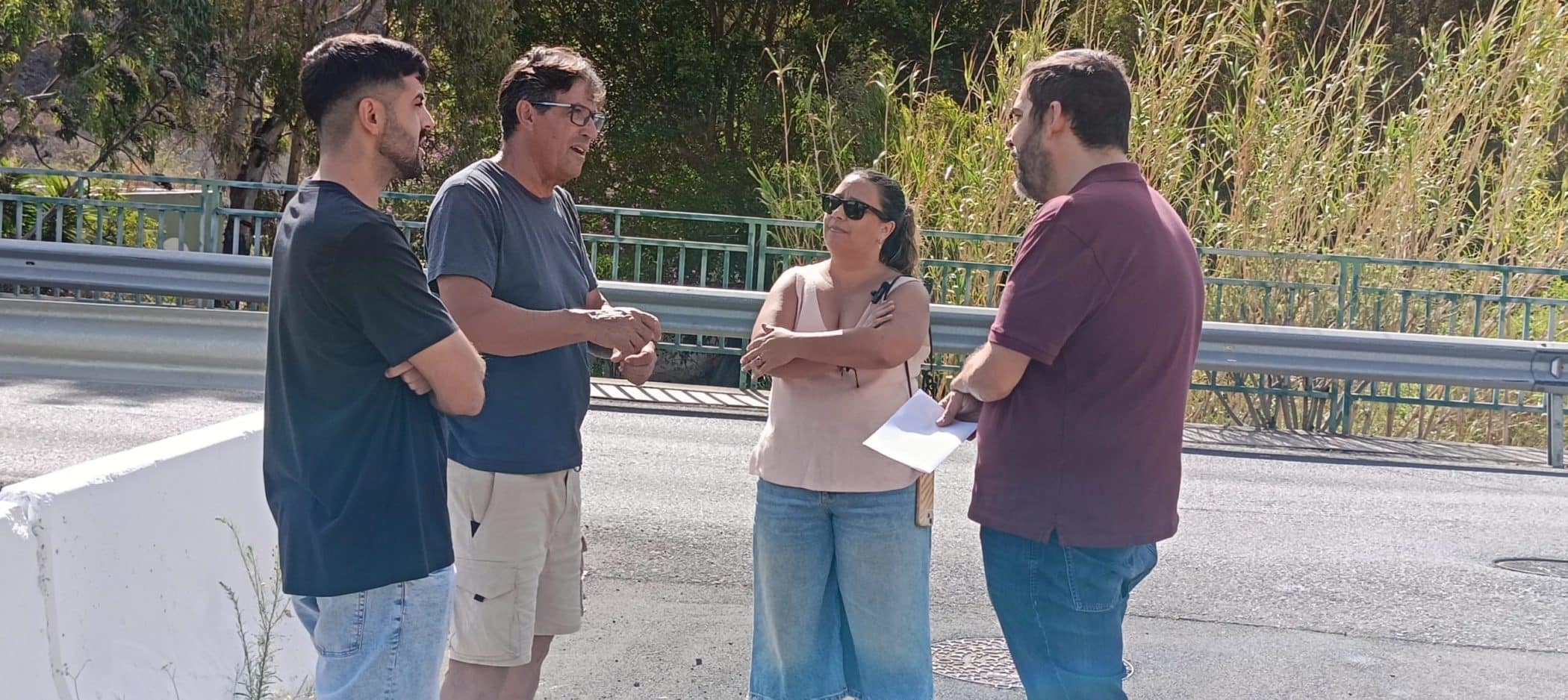 Rubens Ascanio e Idaira Afonso con vecinos en Valle Tabares