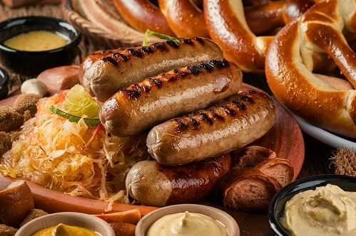 a-mouthwatering-display-of-authentic-german-cuisin-JWZ72TQjSwCiUIwBufFdKg-AnyPO9p1SaOyuPcaCDSPXw