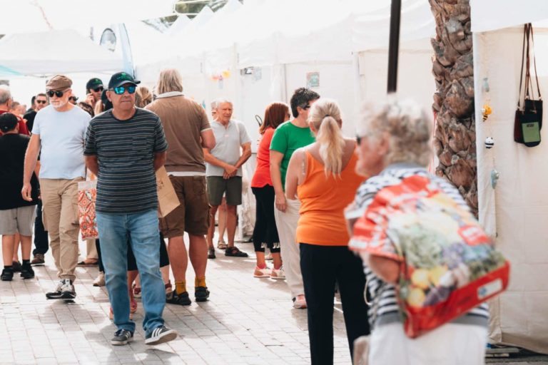 011024 Imagen del espacio de compraventa de la Feria Insular de Artesanía de La Gomera 2023